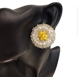 VENDOME 1960 GOLDTONE CLUSTER EARRINGS WITH YELLOW & WHITE GLASS & ACRYLIC BEADS